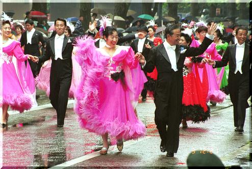 ���l�s�A�}�`���A�X�|�[�c�_���X�U����